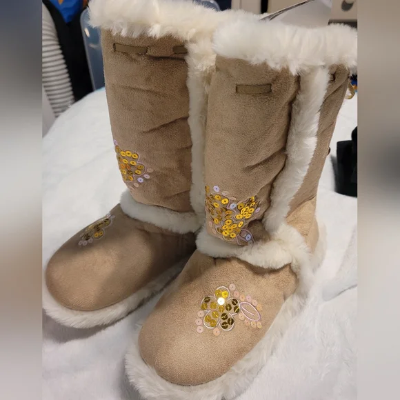 Womens slippers boots Sz 5-6 Read Post - Picture 1 of 5